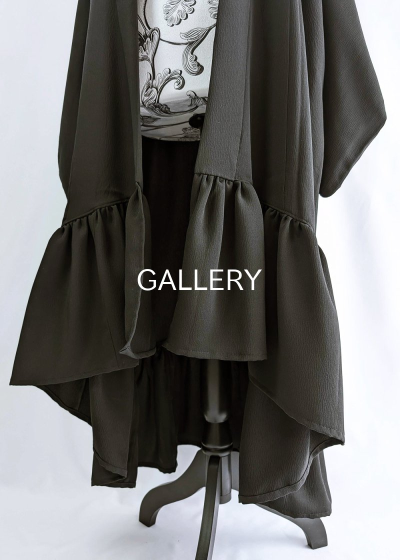 画像13: 【尻合せ三つ洲浜紋】黒紋付フリルガウン (13)