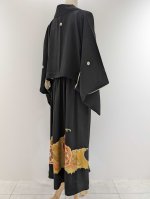 画像18: 【牡丹×丸に剣片食紋】黒留袖オーバースカートセットアップ - Directed Waist - (18)