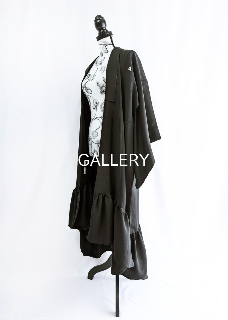 画像15: 【尻合せ三つ洲浜紋】黒紋付フリルガウン (15)