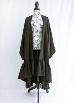 画像12: 【尻合せ三つ洲浜紋】黒紋付フリルガウン (12)