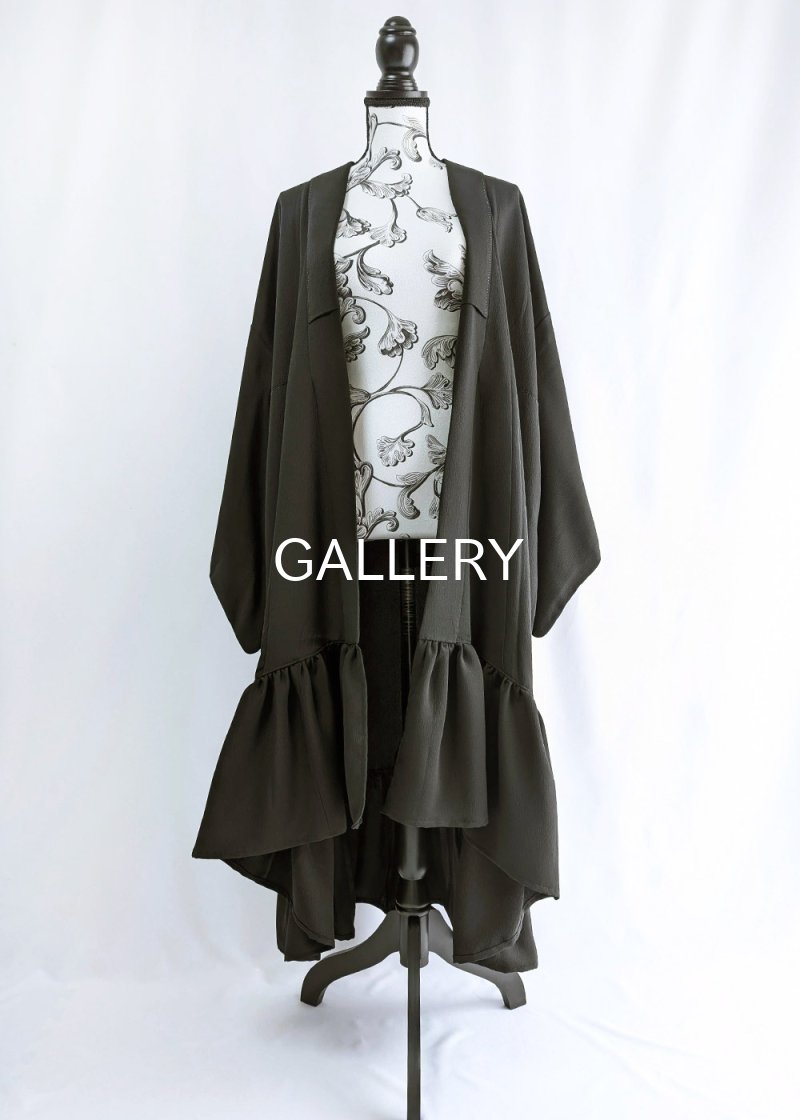 画像12: 【尻合せ三つ洲浜紋】黒紋付フリルガウン (12)