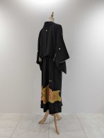 画像17: 【牡丹×丸に剣片食紋】黒留袖オーバースカートセットアップ - Directed Waist - (17)