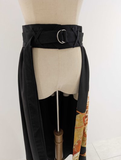 画像1: 【牡丹×丸に剣片食紋】黒留袖オーバースカートセットアップ - Directed Waist -