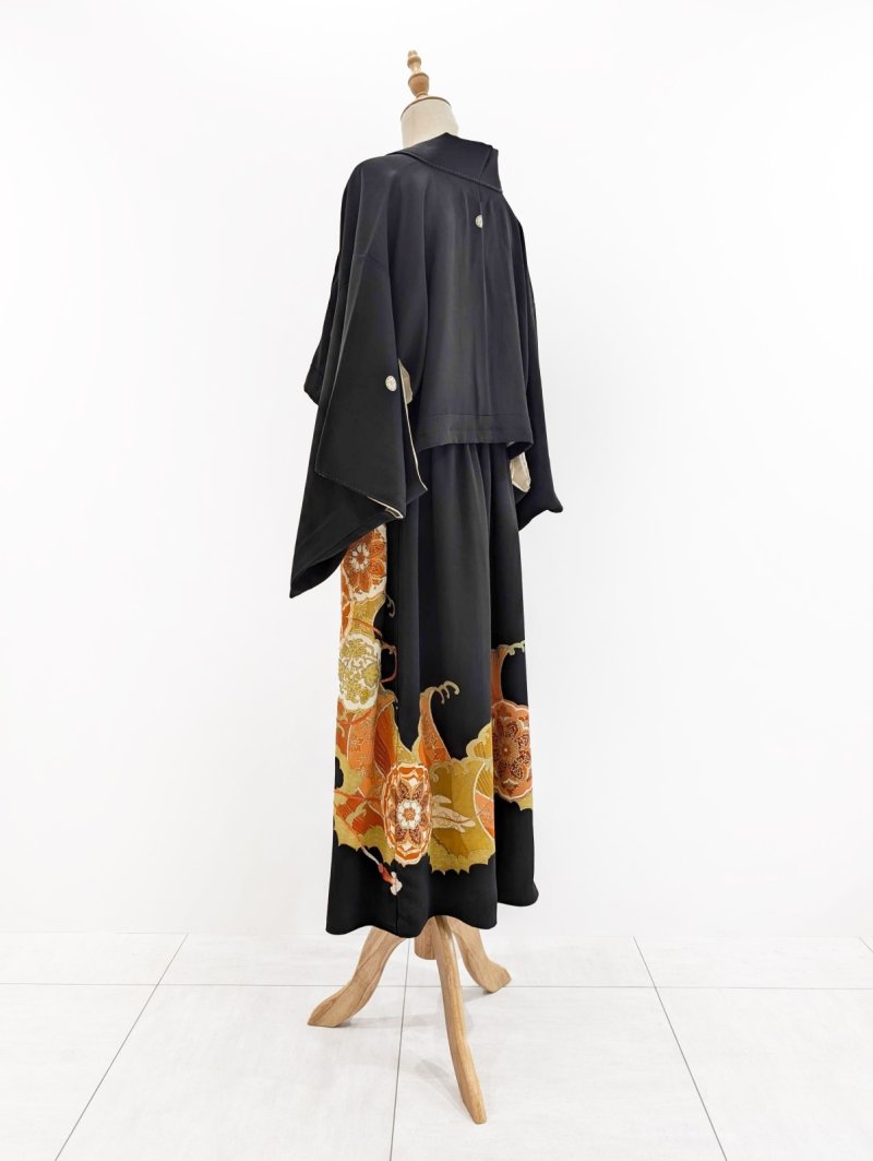 画像23: 【牡丹×丸に剣片食紋】黒留袖オーバースカートセットアップ - Directed Waist - (23)