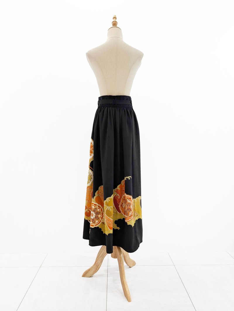 画像34: 【牡丹×丸に剣片食紋】黒留袖オーバースカートセットアップ - Directed Waist - (34)