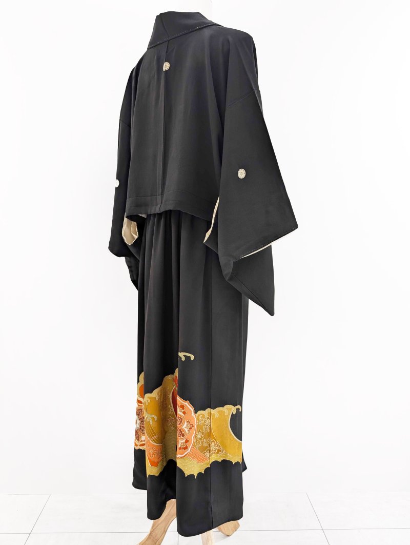 画像20: 【牡丹×丸に剣片食紋】黒留袖オーバースカートセットアップ - Directed Waist - (20)
