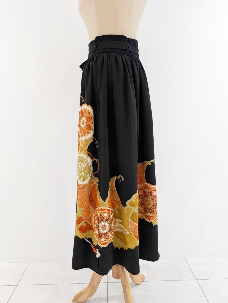 画像33: 【牡丹×丸に剣片食紋】黒留袖オーバースカートセットアップ - Directed Waist - (33)