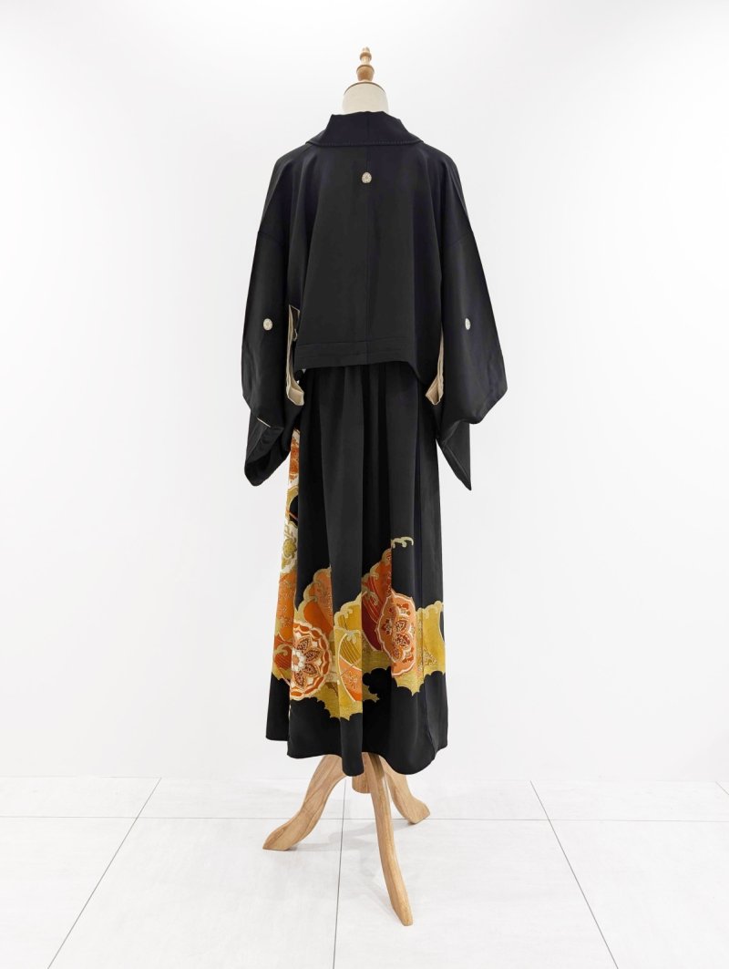 画像21: 【牡丹×丸に剣片食紋】黒留袖オーバースカートセットアップ - Directed Waist - (21)
