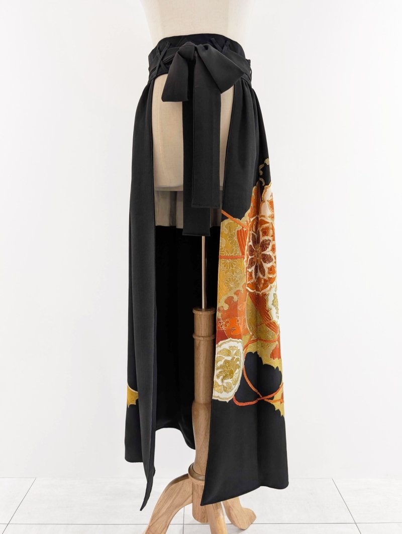 画像42: 【牡丹×丸に剣片食紋】黒留袖オーバースカートセットアップ - Directed Waist - (42)