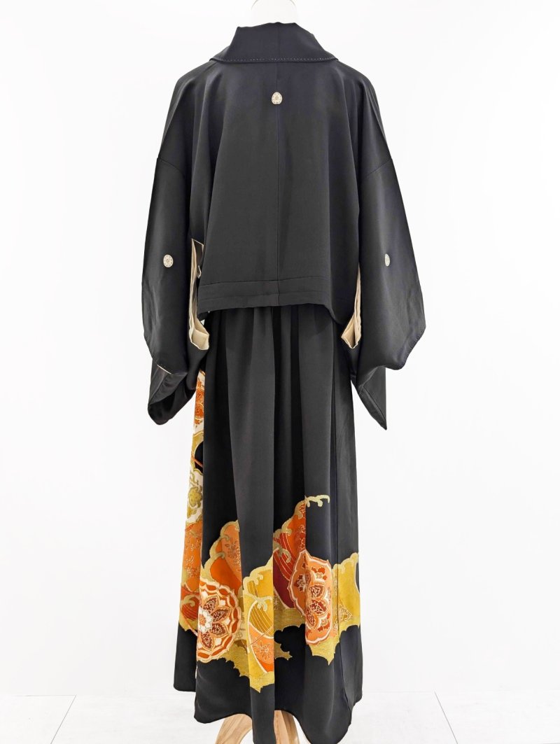 画像22: 【牡丹×丸に剣片食紋】黒留袖オーバースカートセットアップ - Directed Waist - (22)