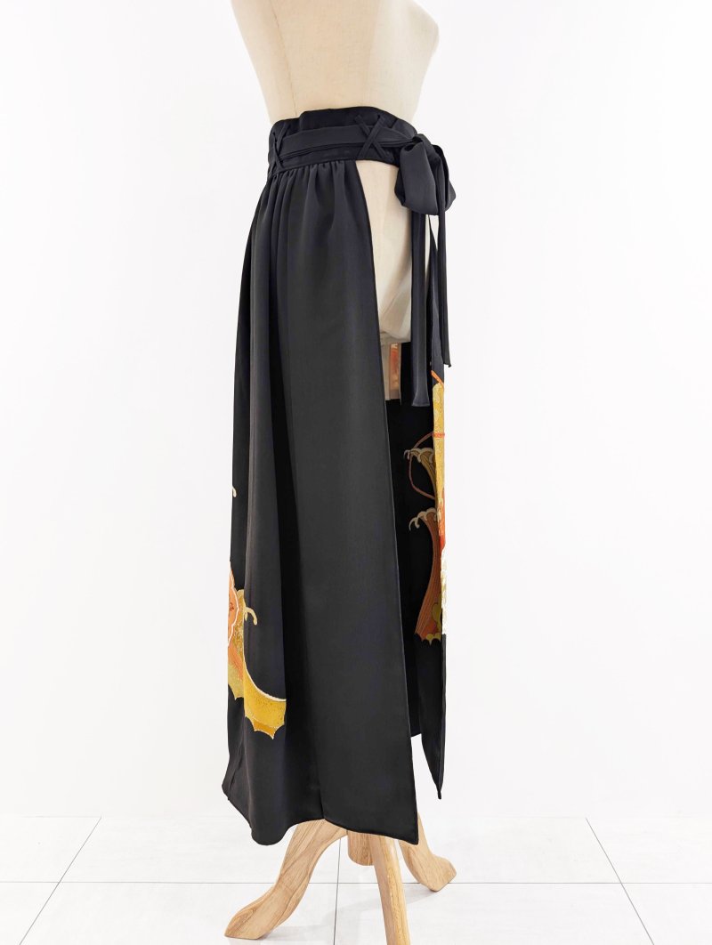 画像41: 【牡丹×丸に剣片食紋】黒留袖オーバースカートセットアップ - Directed Waist - (41)