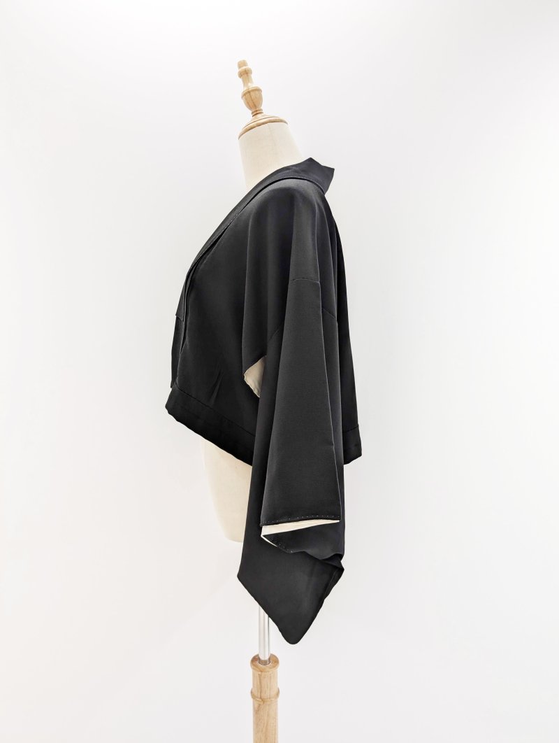 画像46: 【牡丹×丸に剣片食紋】黒留袖オーバースカートセットアップ - Directed Waist - (46)