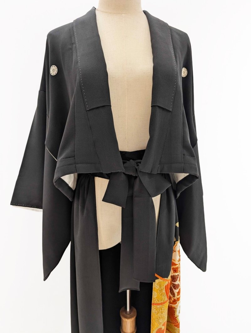 画像15: 【牡丹×丸に剣片食紋】黒留袖オーバースカートセットアップ - Directed Waist - (15)