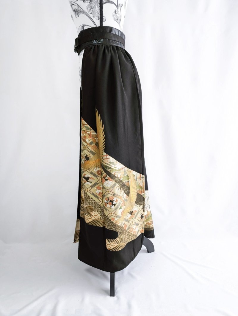 画像21: 【金箔飛鶴×丸に岩の角字紋】落款付き黒留袖オーバースカートセットアップ (21)