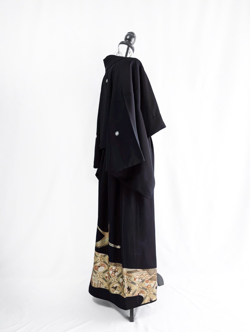 画像14: 【金箔飛鶴×丸に岩の角字紋】落款付き黒留袖オーバースカートセットアップ (14)