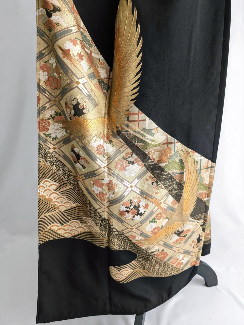 画像20: 【金箔飛鶴×丸に岩の角字紋】落款付き黒留袖オーバースカートセットアップ (20)