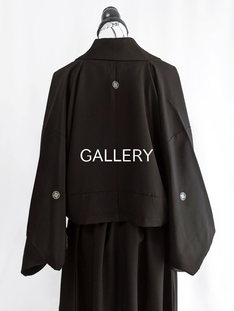 画像13: 【金箔飛鶴×丸に岩の角字紋】落款付き黒留袖オーバースカートセットアップ (13)