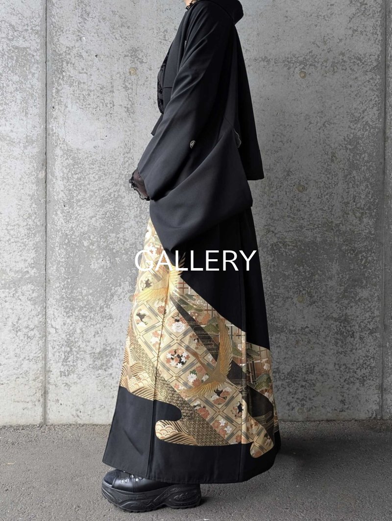 画像4: 【金箔飛鶴×丸に岩の角字紋】落款付き黒留袖オーバースカートセットアップ (4)