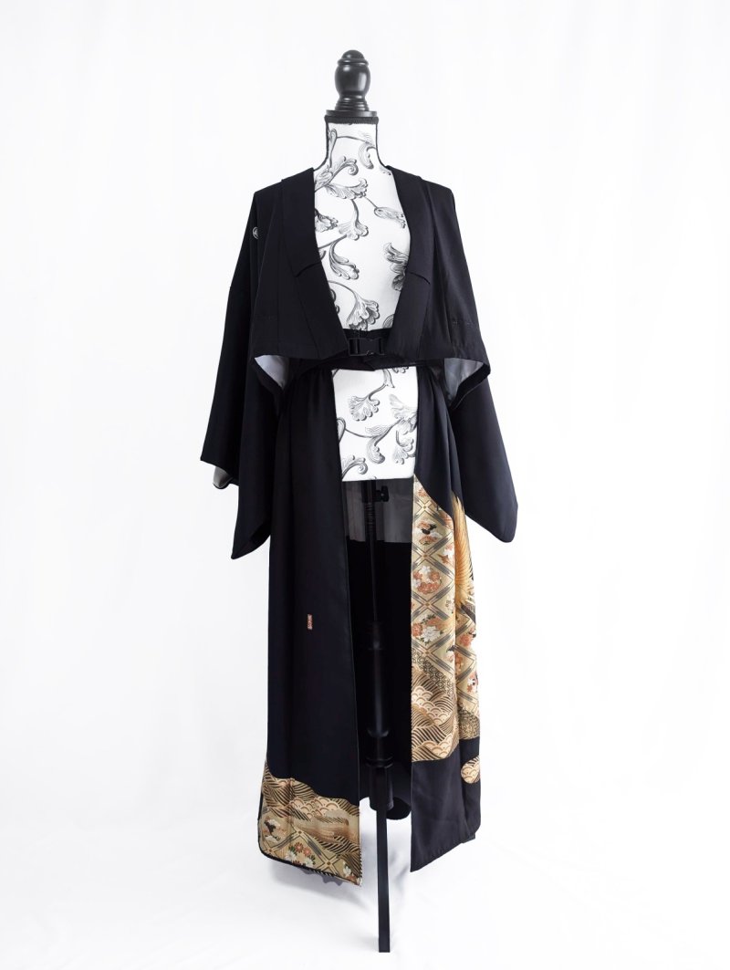 画像5: 【金箔飛鶴×丸に岩の角字紋】落款付き黒留袖オーバースカートセットアップ (5)