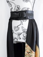 画像18: 【金箔飛鶴×丸に岩の角字紋】落款付き黒留袖オーバースカートセットアップ (18)