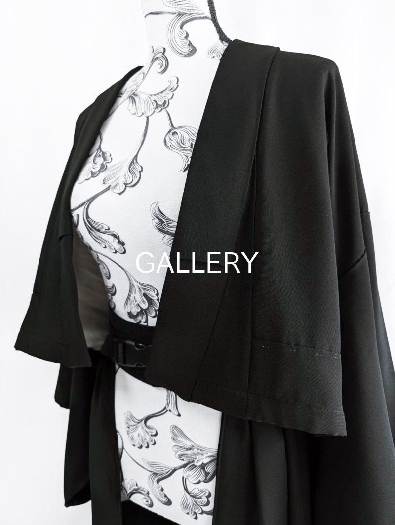 画像8: 【金箔飛鶴×丸に岩の角字紋】落款付き黒留袖オーバースカートセットアップ (8)