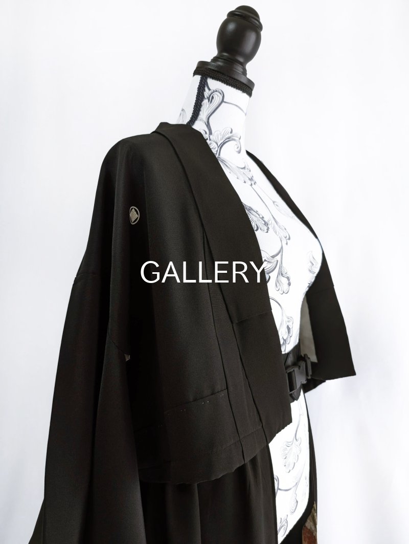 画像16: 【金箔飛鶴×丸に岩の角字紋】落款付き黒留袖オーバースカートセットアップ (16)