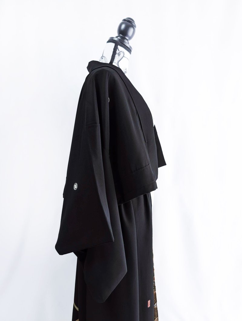 画像15: 【金箔飛鶴×丸に岩の角字紋】落款付き黒留袖オーバースカートセットアップ (15)