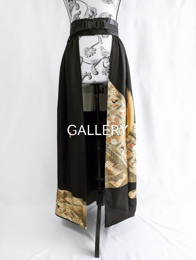 画像17: 【金箔飛鶴×丸に岩の角字紋】落款付き黒留袖オーバースカートセットアップ (17)