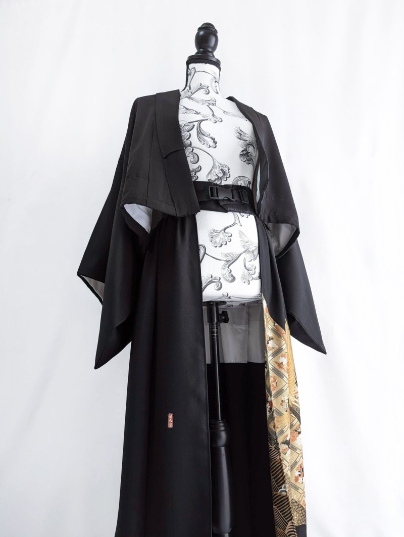 画像6: 【金箔飛鶴×丸に岩の角字紋】落款付き黒留袖オーバースカートセットアップ (6)