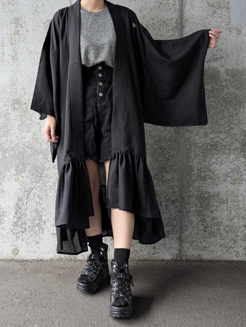 画像3: 【丸に立ち沢瀉紋】黒紋付シースルーフリルガウン (3)