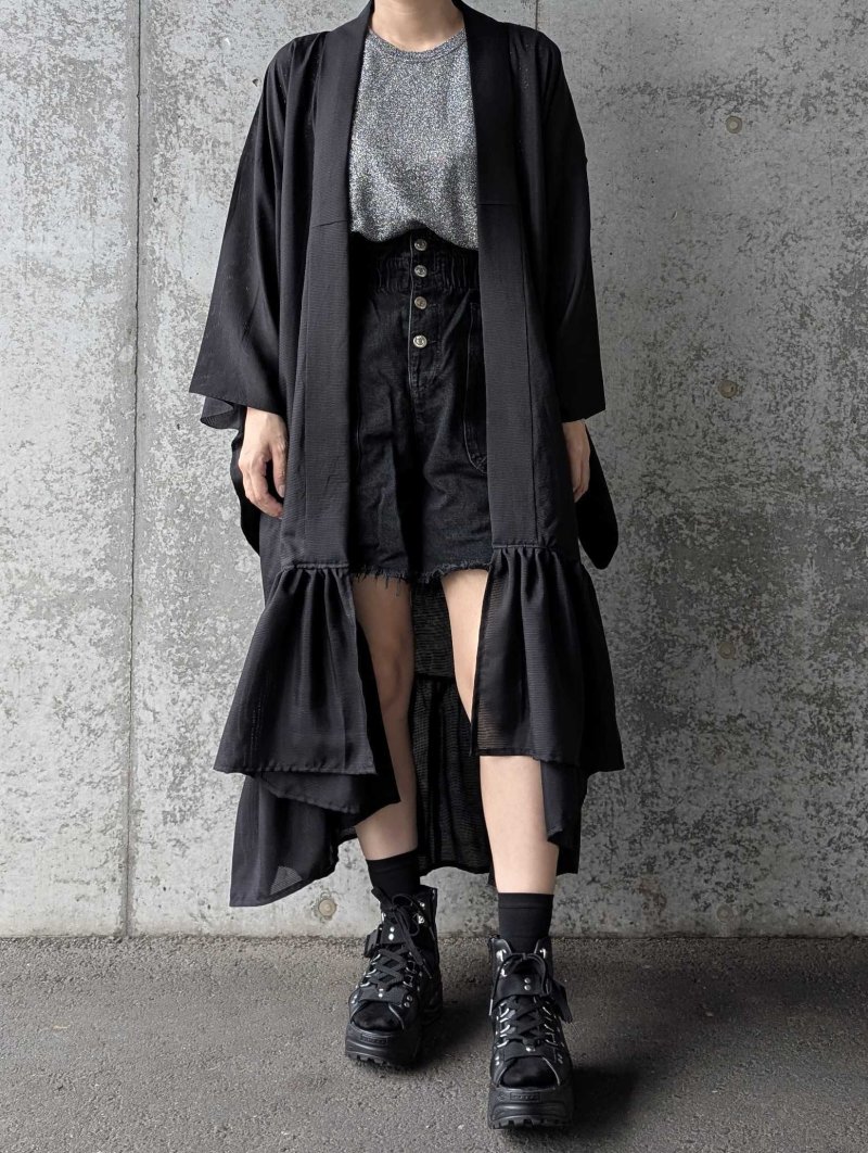 画像1: 【丸に立ち沢瀉紋】黒紋付シースルーフリルガウン (1)