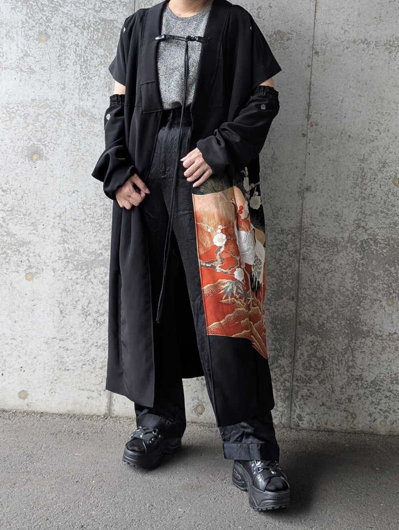 画像2: 【梅×刺繍立ち鶴】黒留袖ガウン＆アームカバー (2)