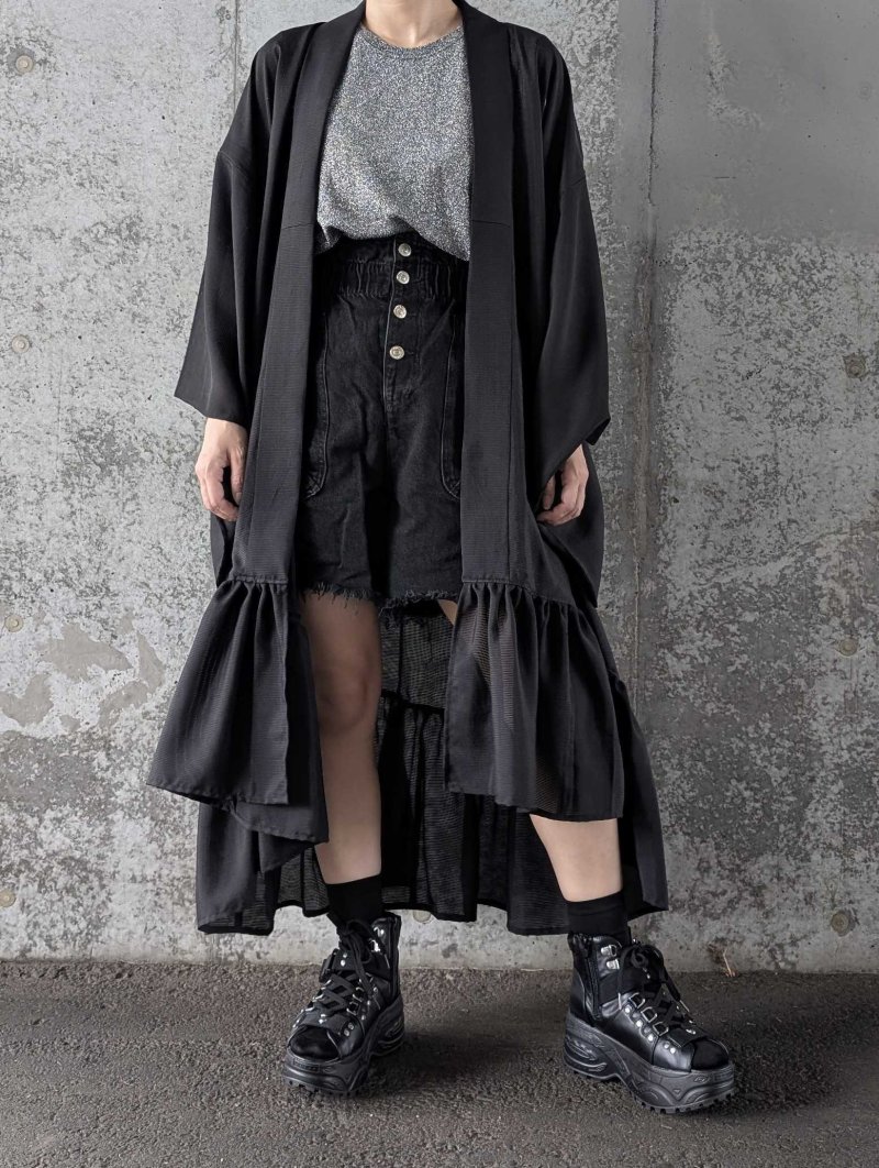 画像1: 【丸に立ち沢瀉紋】黒紋付シースルーフリルガウン (1)