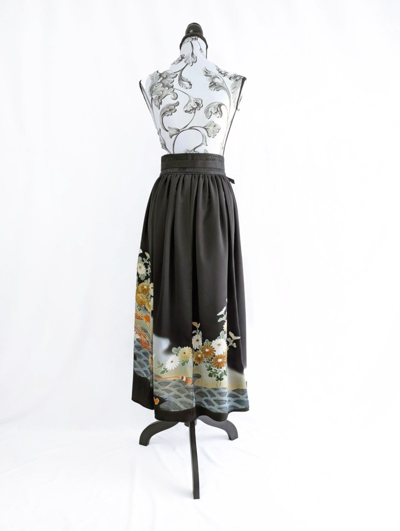 画像12: 【金駒×菊×御所車文様】黒留袖オーバースカート (12)