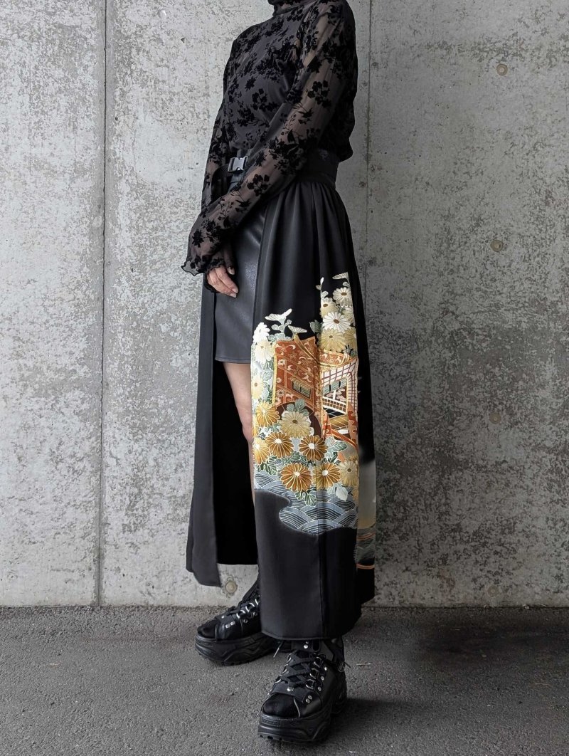 画像2: 【金駒×菊×御所車文様】黒留袖オーバースカート (2)