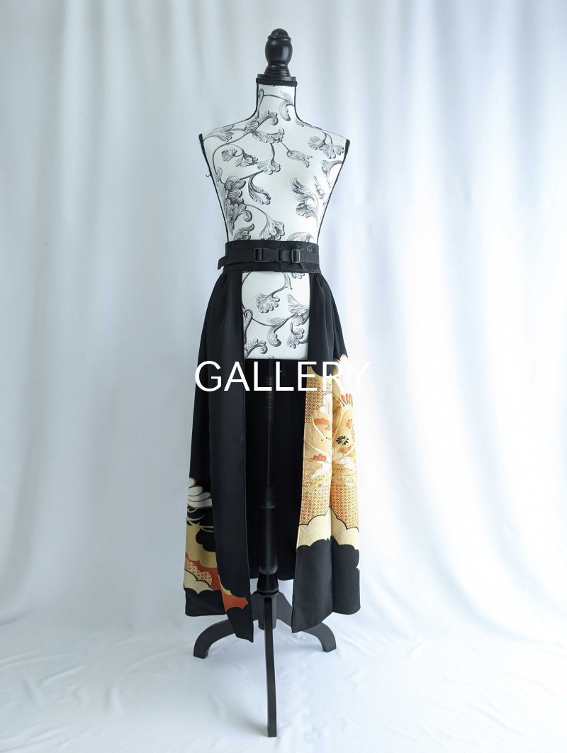 画像4: 【雲取り×金駒笠松に四季草花】黒留袖オーバースカート (4)