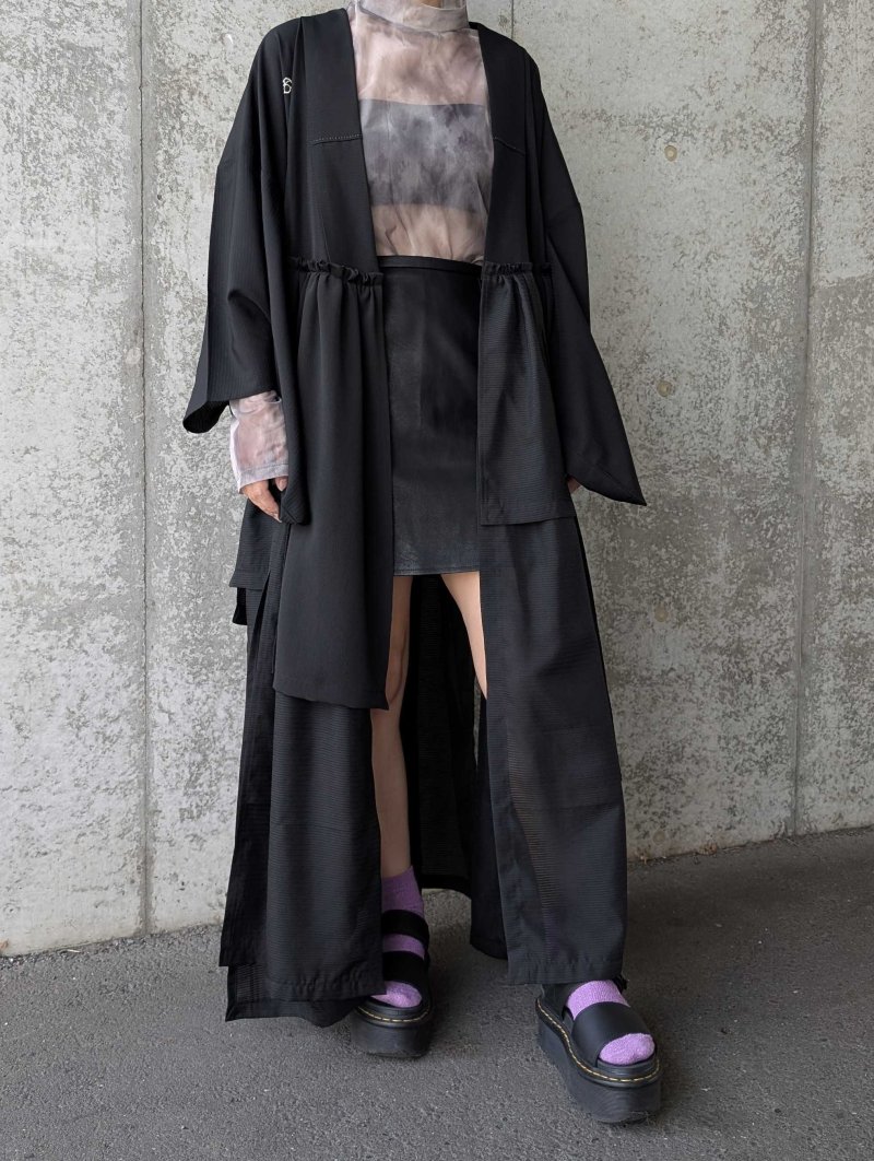 画像2: 【中陰蔦紋】黒紋付クラゲガウン (2)