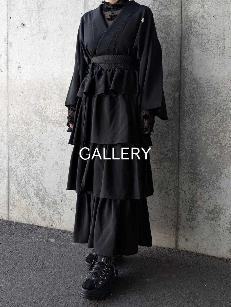 画像2: 【違い鷹の羽紋】黒紋付フリルティアードラップスカートセットアップ (2)