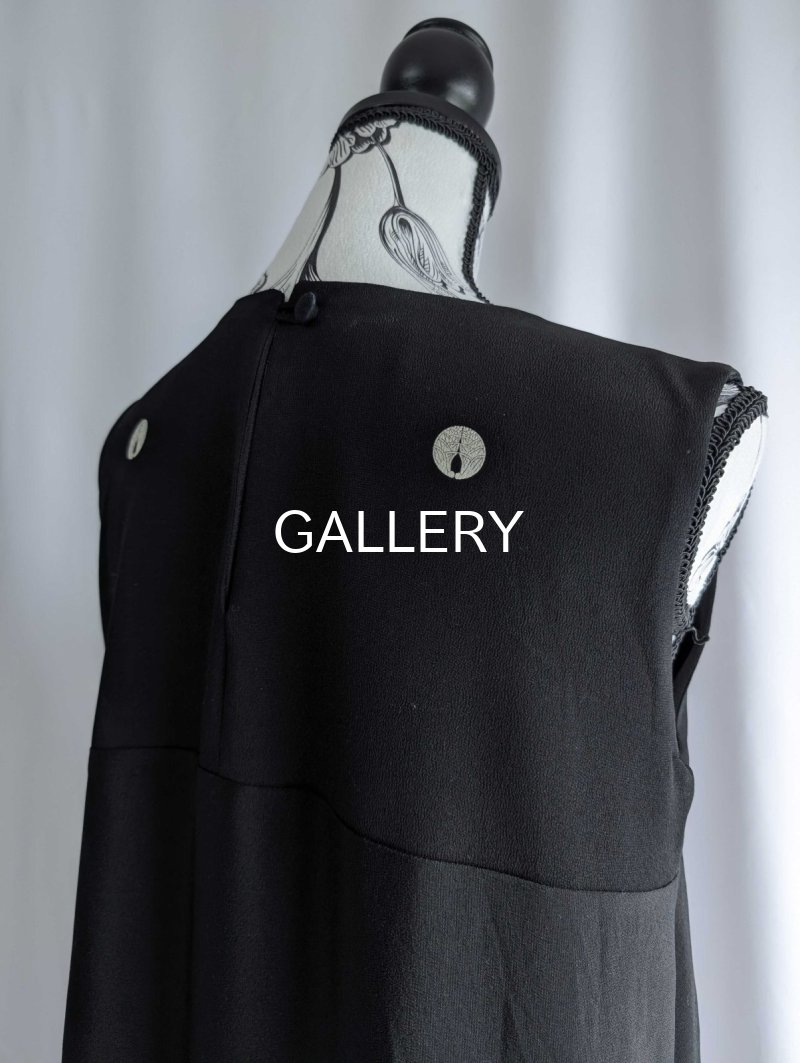 画像19: 【抱き茗荷紋×菊重ね】黒留袖ワンピース＆フリルスリーブ (19)