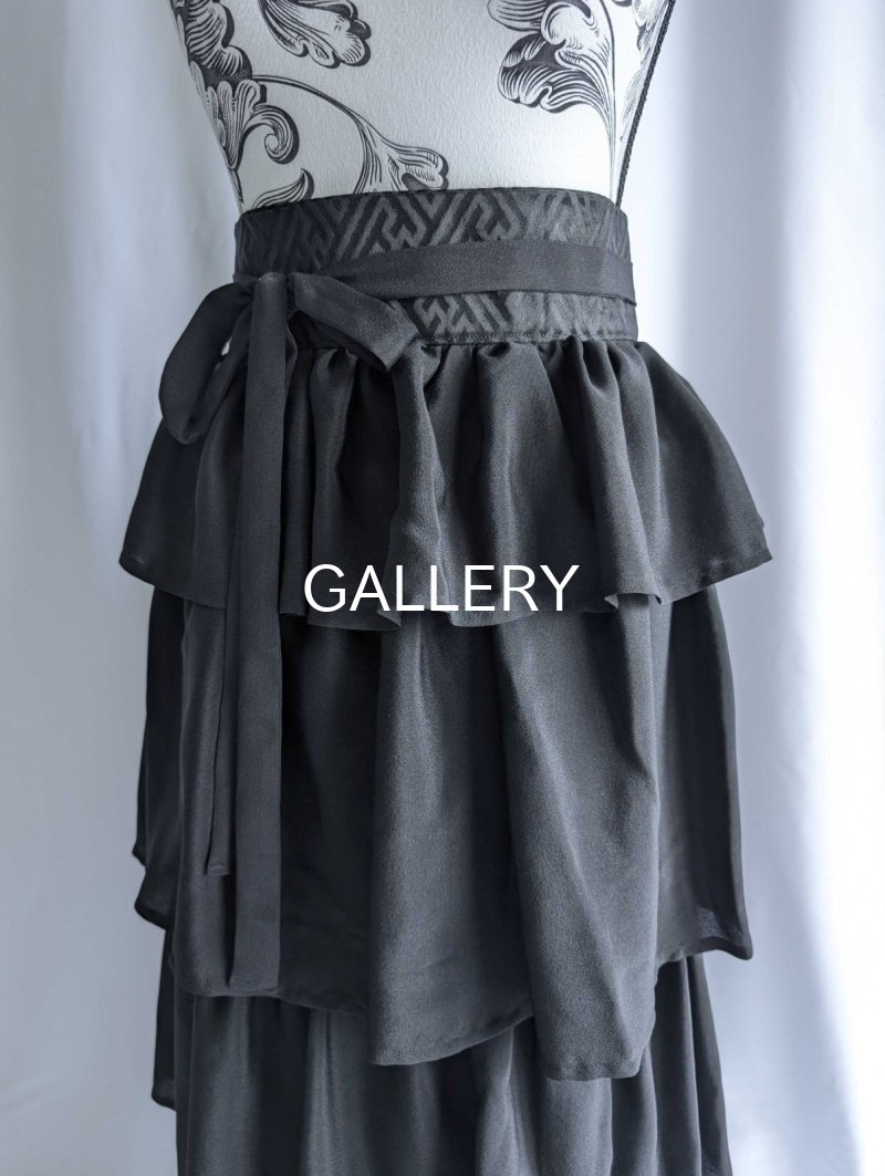 画像17: 【違い鷹の羽紋】黒紋付フリルティアードラップスカートセットアップ (17)