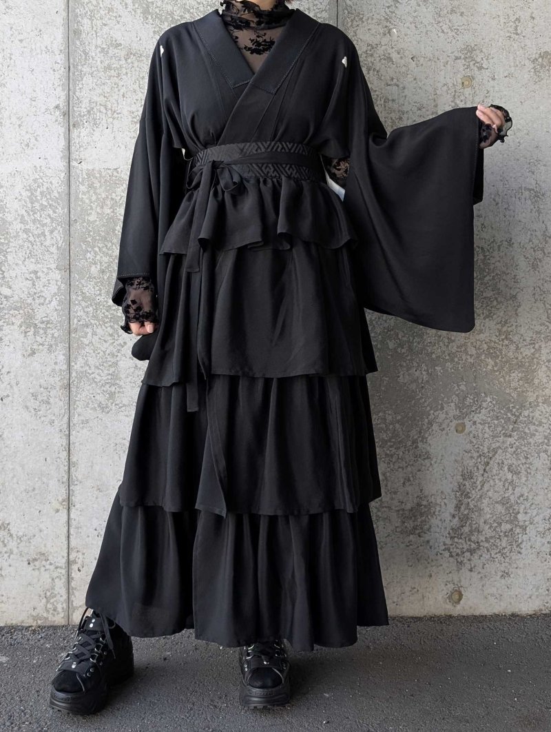 画像1: 【違い鷹の羽紋】黒紋付フリルティアードラップスカートセットアップ (1)