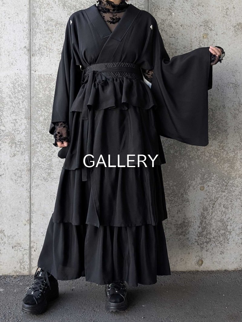 画像1: 【違い鷹の羽紋】黒紋付フリルティアードラップスカートセットアップ (1)