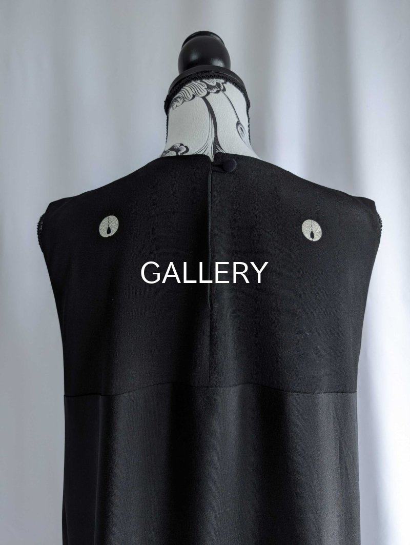 画像18: 【抱き茗荷紋×菊重ね】黒留袖ワンピース＆フリルスリーブ (18)