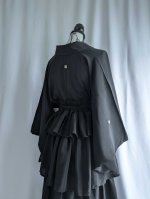 画像31: 【違い鷹の羽紋】黒紋付フリルティアードラップスカートセットアップ (31)