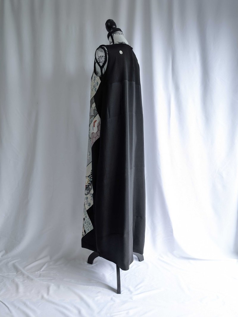 画像17: 【抱き茗荷紋×菊重ね】黒留袖ワンピース＆フリルスリーブ (17)