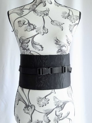 着物リメイク☆正絹　楼閣に景色柄羽裏　黒羽二重　ポンチョ☆ デザイナーズライン全商品｜着物リメイクGeGe