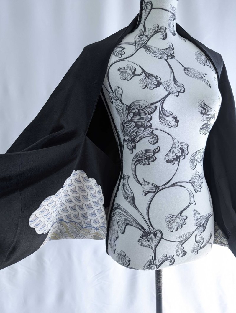 画像13: 【飛鶴×亀甲文様】黒留袖マーガレット (13)