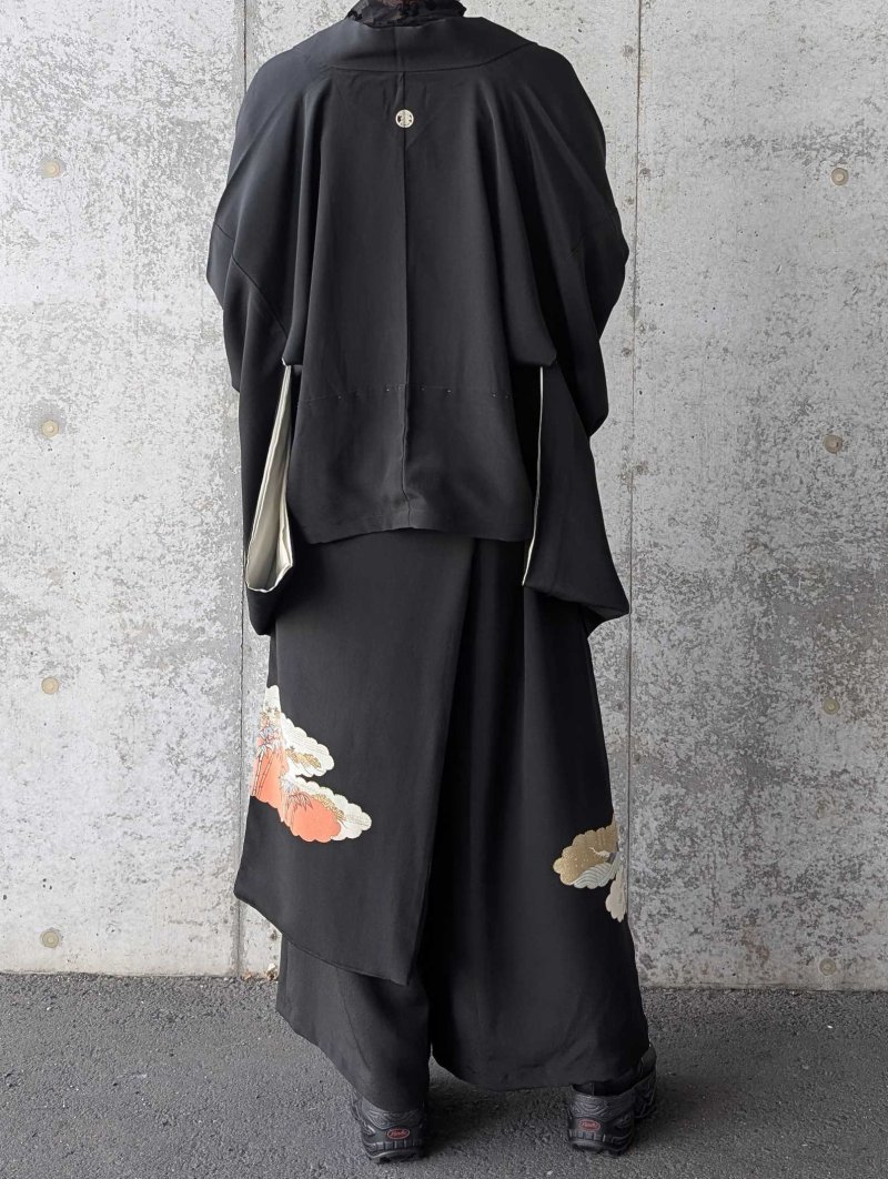 画像4: 【雲取り×笹紅葉】黒留袖ワイドパンツセットアップ (4)