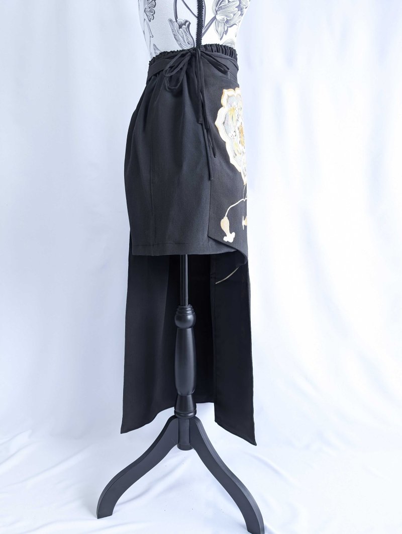 画像25: 【金駒鏡裏文×丸に梅鉢紋】黒留袖ショートパンツセットアップ＆オーバースカート (25)