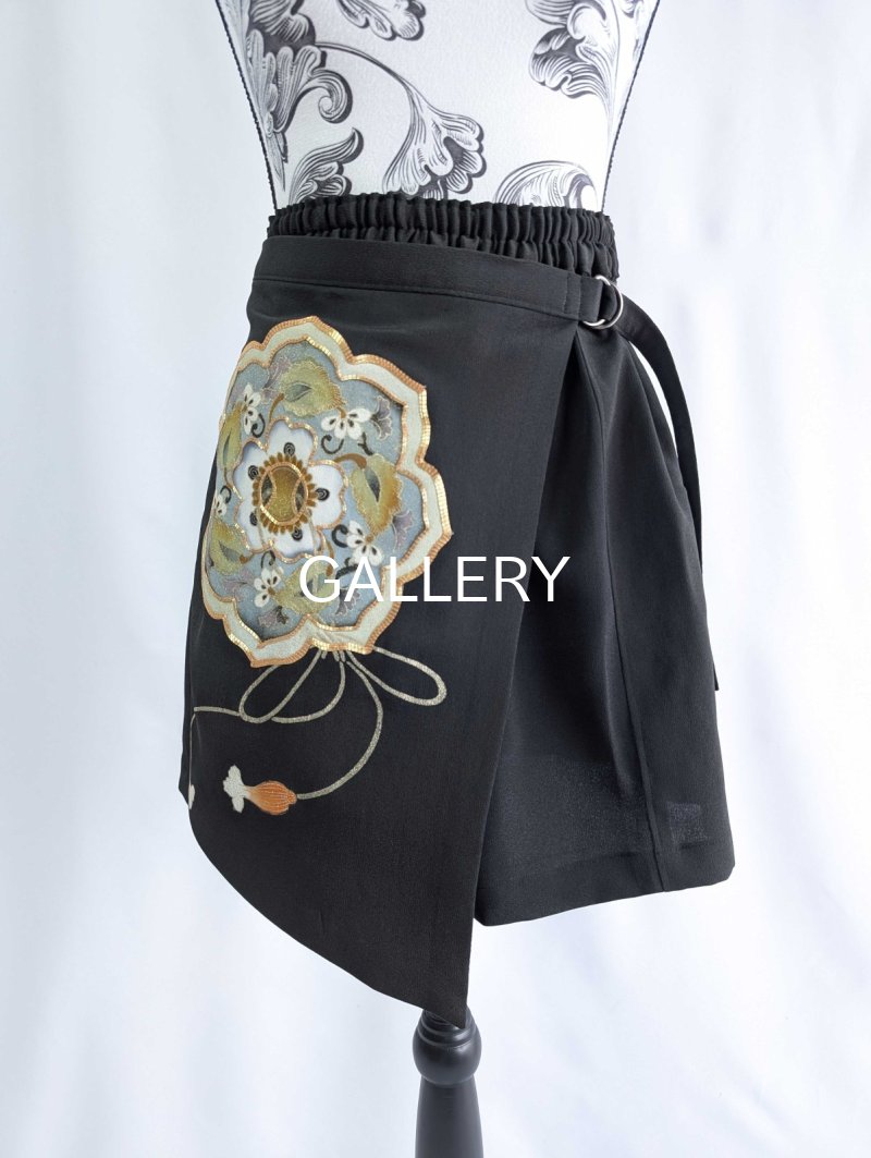 画像13: 【金駒鏡裏文×丸に梅鉢紋】黒留袖ショートパンツセットアップ＆オーバースカート (13)